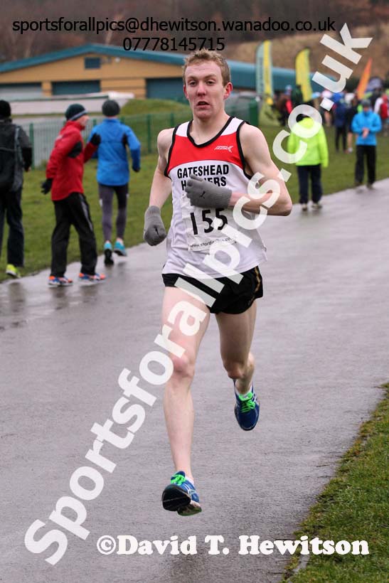 Calum Johnson (Gateshead) leads the senior mens Royal Signals Relays, Hetton. Photo: David T. Hewitson/Sports for All Pics